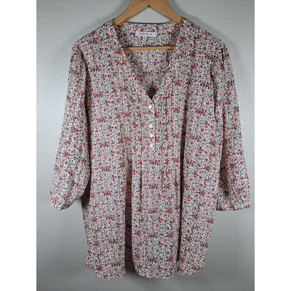 Rose + Olive 2X Floral Pintuck V-Neck Blouse 3/4 Sleeve Red Pink White Top